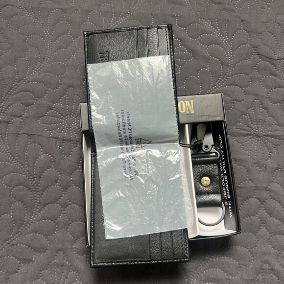 True Religion RFID Marcus Slim Bifold Wallet & Key Clasp Gift Set Limited NWT - Picture 3 of 13